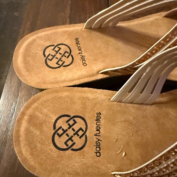 Daisy Fuentes gorgeous sandals size 7.5 - Picture 5 of 9